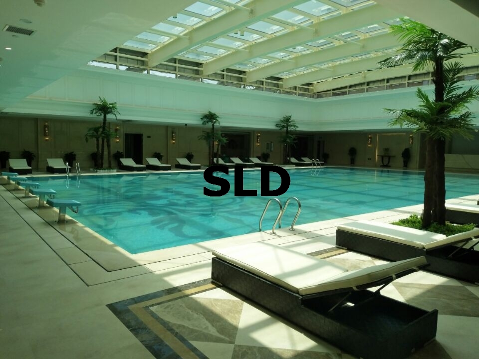 室內(nèi)游泳池周邊裝飾，如何兼顧美觀與防滑安全？